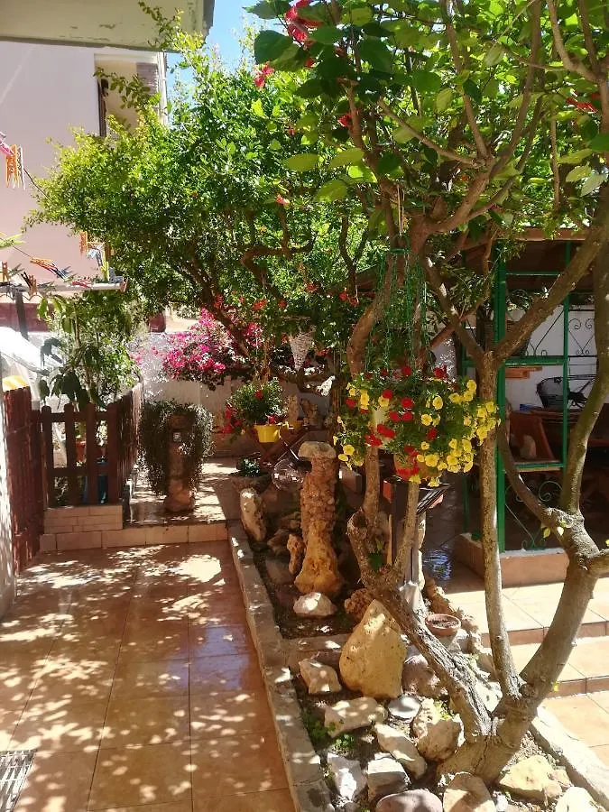 אלגהרו B&B Lety לינה וארוחת בוקר